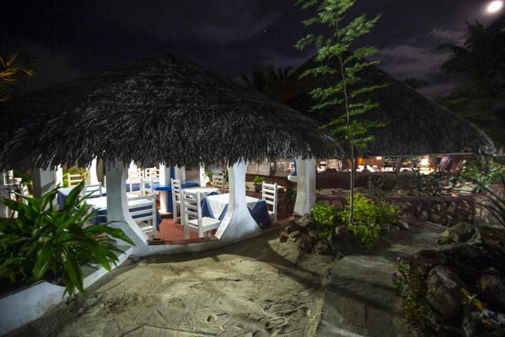 Chez Maggie Hotel & Restaurant Morondava Kültér fotó