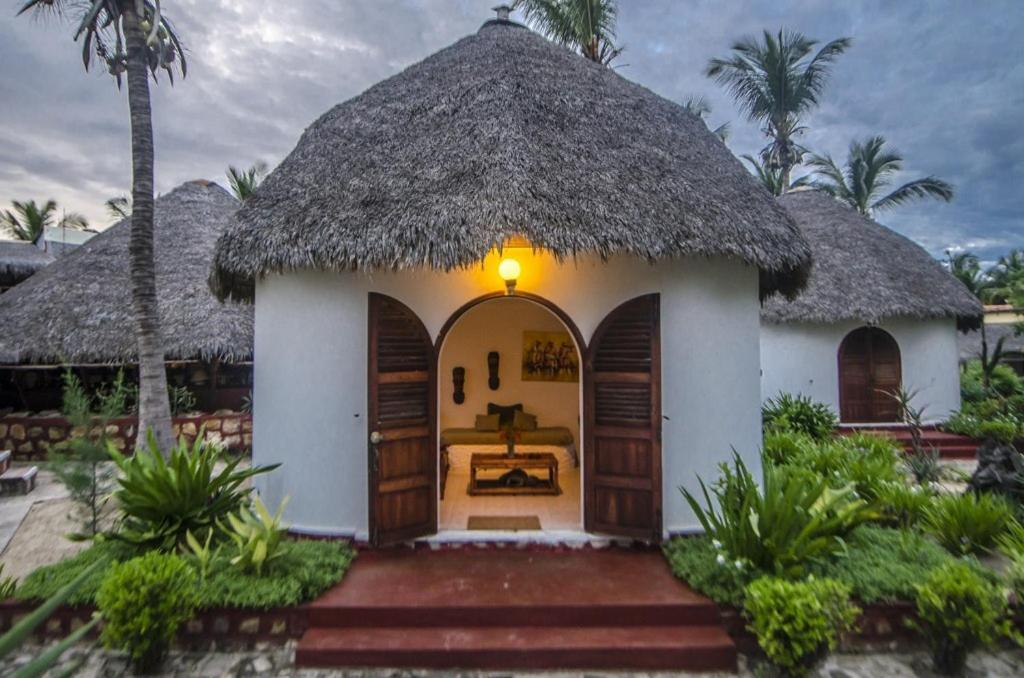 Chez Maggie Hotel & Restaurant Morondava Kültér fotó